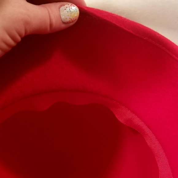 Red bowler hat - Picture 3 of 3